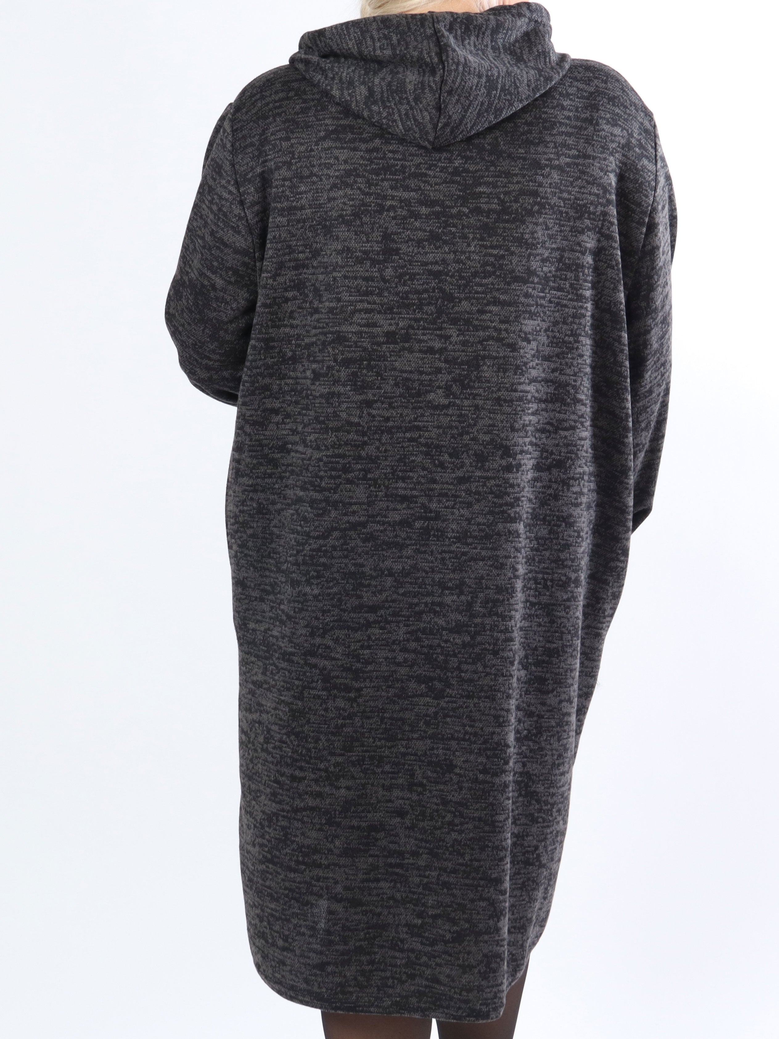 Sarita - Plus size kjole med hætte og guldskrift